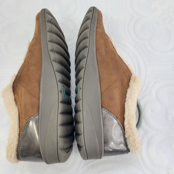 Bzees Golden Womens 10 M Tan Faux Fur Trim Slip On Metallic Heel Comfort Shoes - Picture 5 of 10